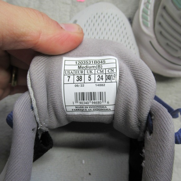 Brooks Women Running Shoes 7 B White Adrenaline GTS 22 Lightweight LIGHTLY USED - Picture 3 of 15